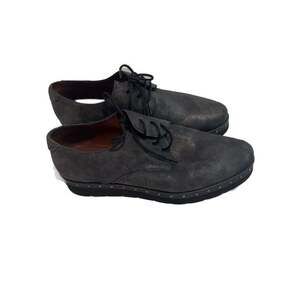 Hispanitas Womens Size EU 38 US 7.5-8 light Black Leather Studded Oxfords